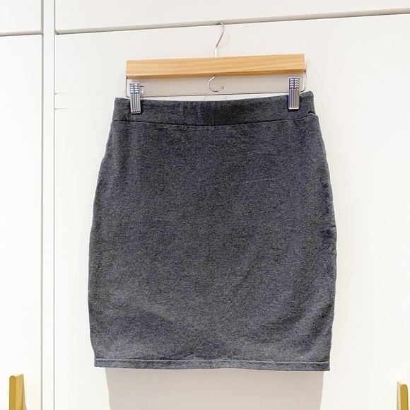 aritzia Talula Primrose Skirt in Grey - Picture 2 of 4